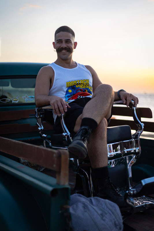 Mostach Vibes- Sin Mangas Blanca
